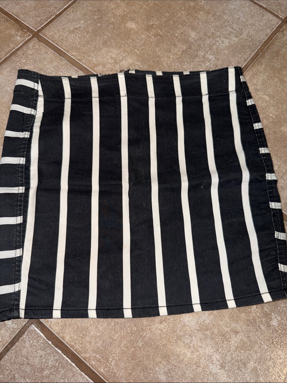 Divided_Black and White Vertical Stripe Mini Skirt